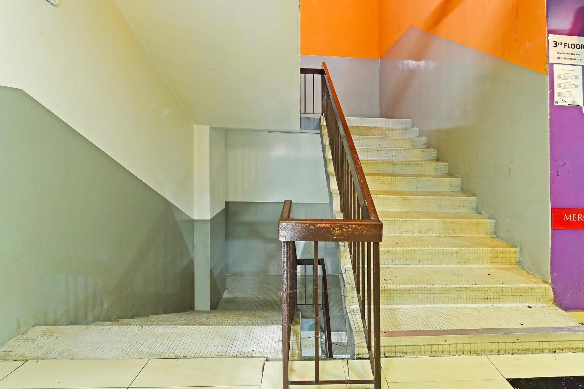Oyo 90138 Hotel Elwarda Klcity Kuala Lumpur Exterior foto